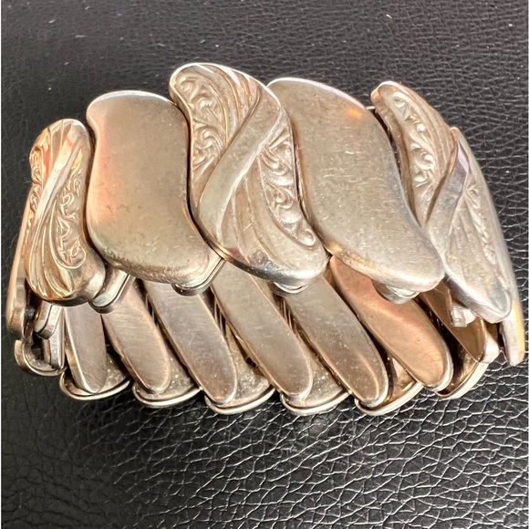 Vintage Expansion Bracelet Silver Tone Embossed Design S Links - Picture 3 of 5